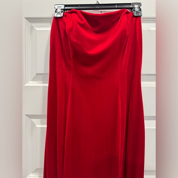 ALEX EVENINGS -Stunning long strapless velvet with rhinestone accents. Like NEW - Picture 11 of 13